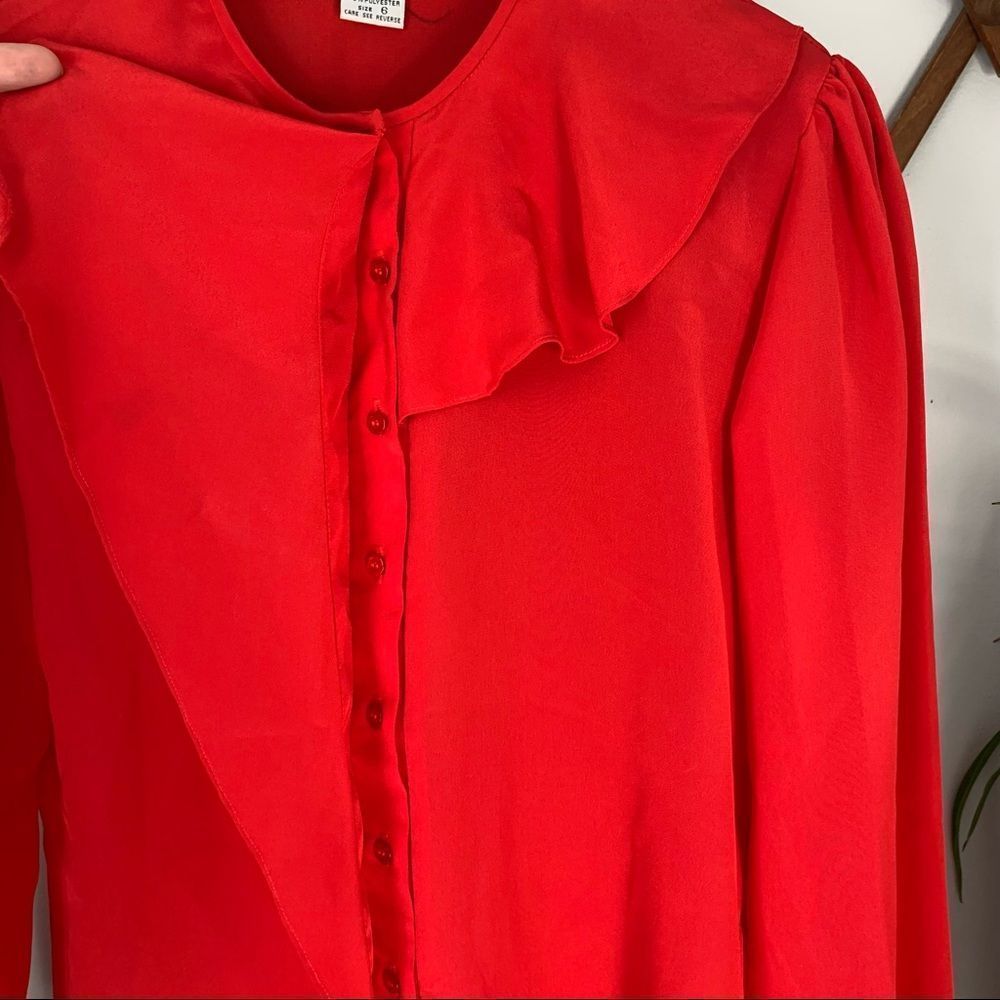 💚Cherry Red Exaggerated Ruffle Neck Blouse Hidden Button Down Shirt Size small - Picture 3 of 6